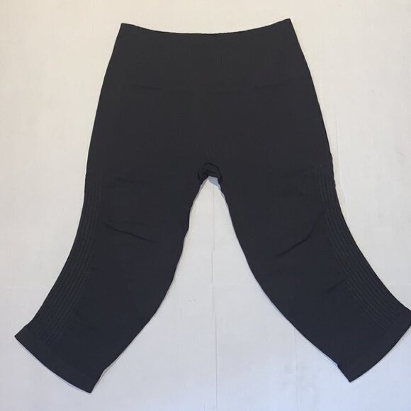 𝅺LULULEMON zone in black seamless compression yoga tights size 4 - Picture 4 of 16